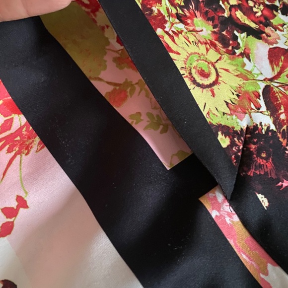 Floral fitted dress. - Picture 4 of 8